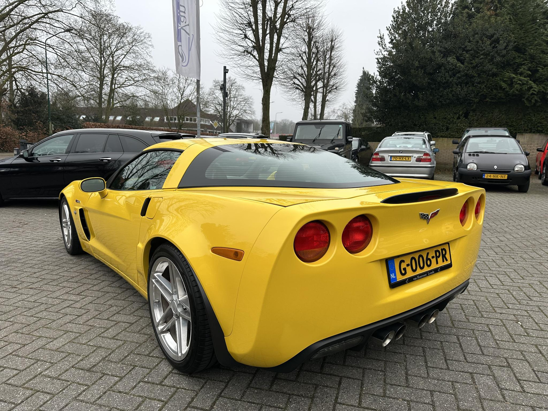 42468315-2.jpg