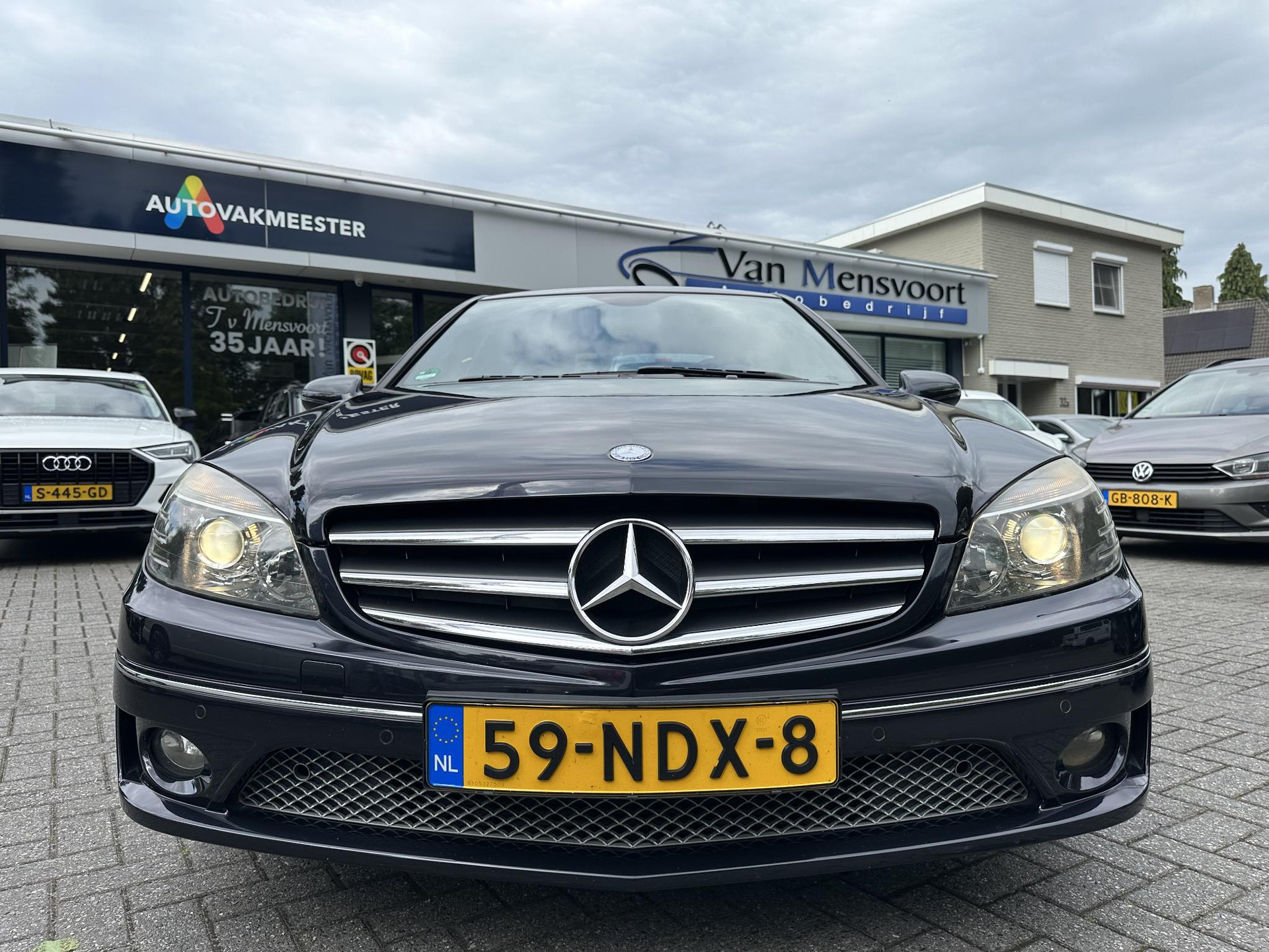45386660-6.jpg