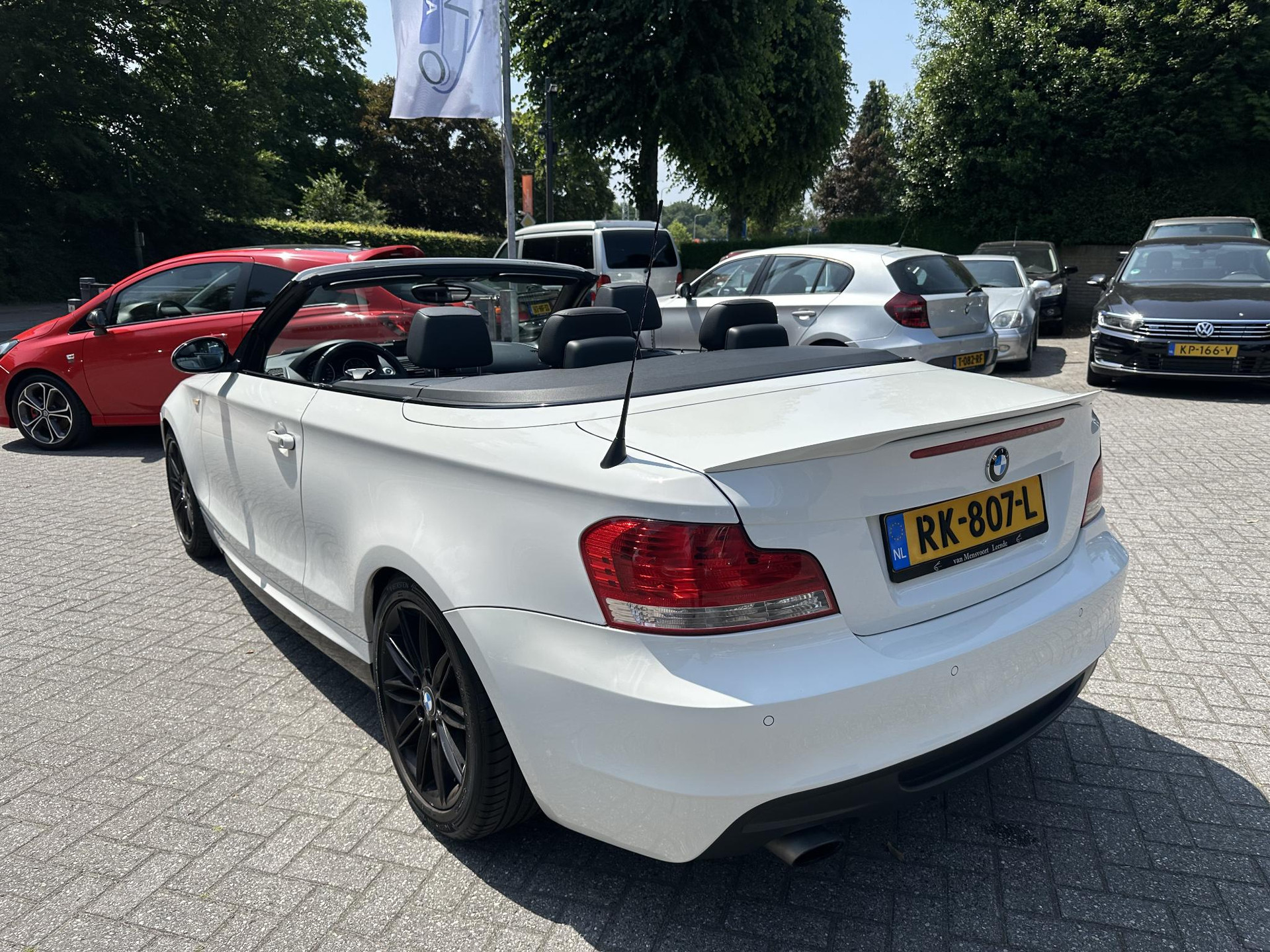 45695044-2.jpg