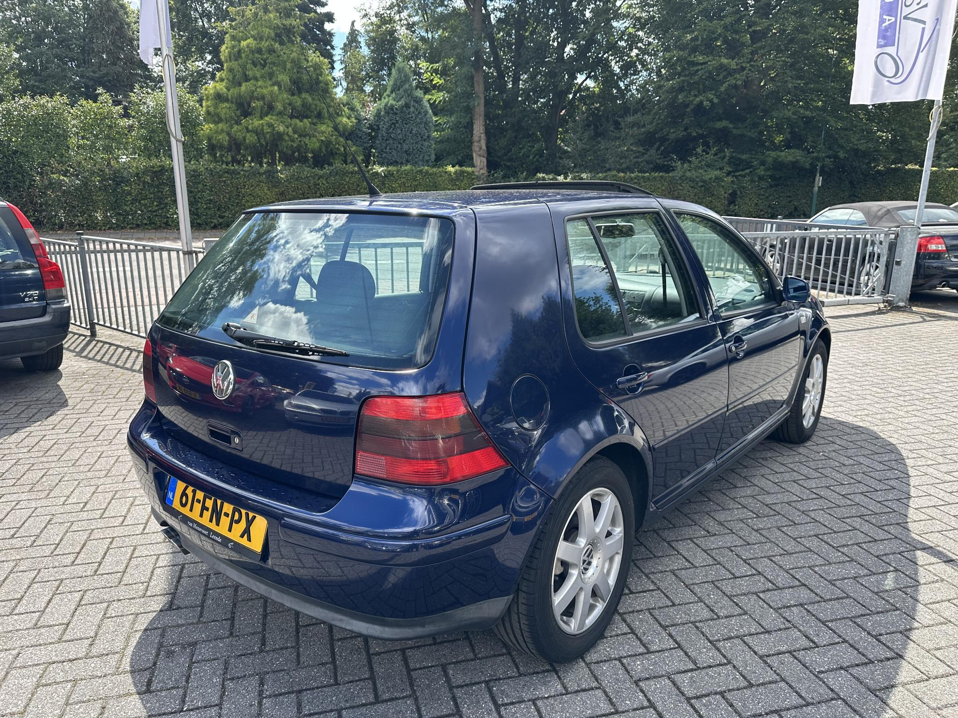 47309845-3.jpg