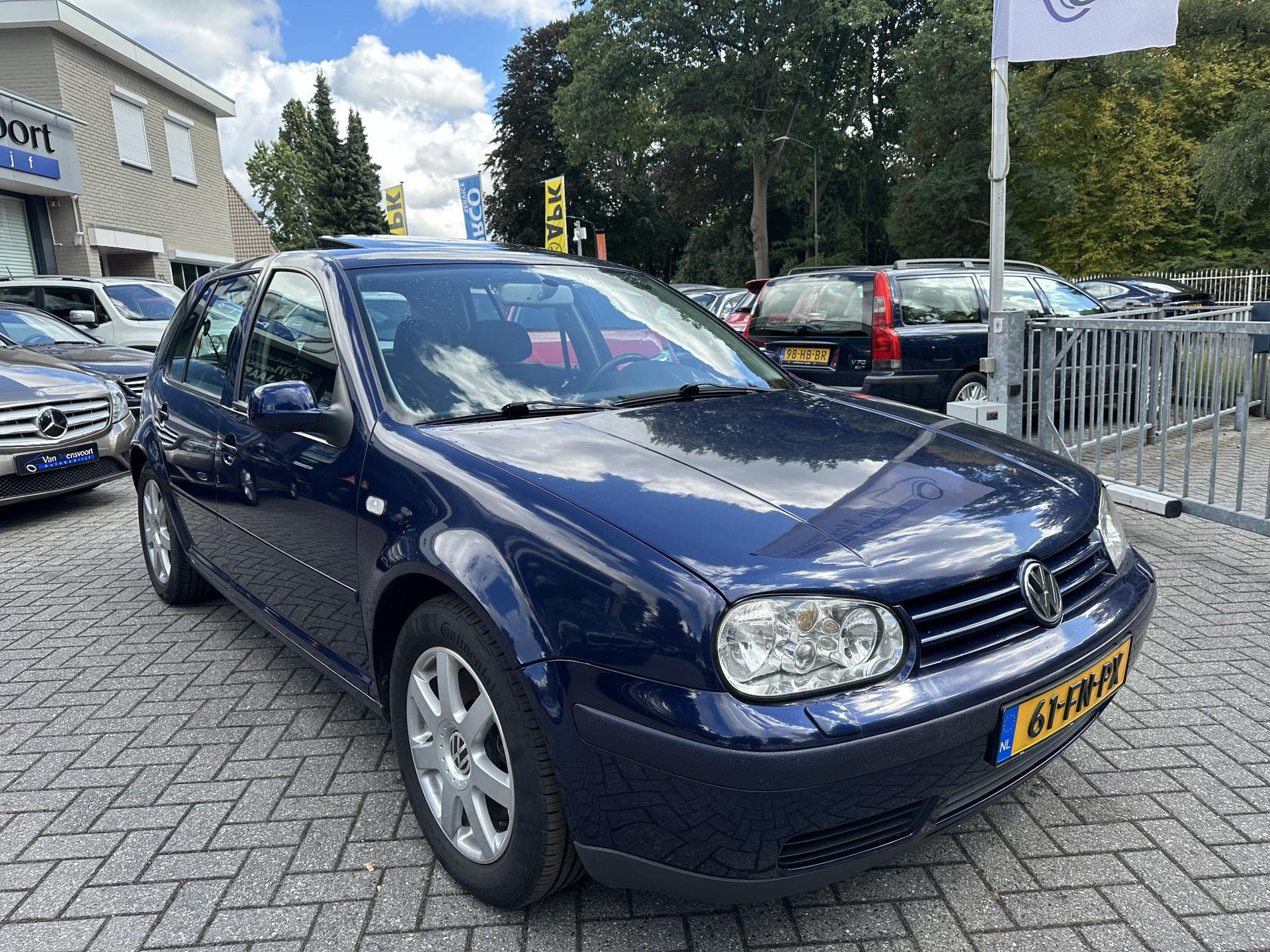 47309845-5.jpg