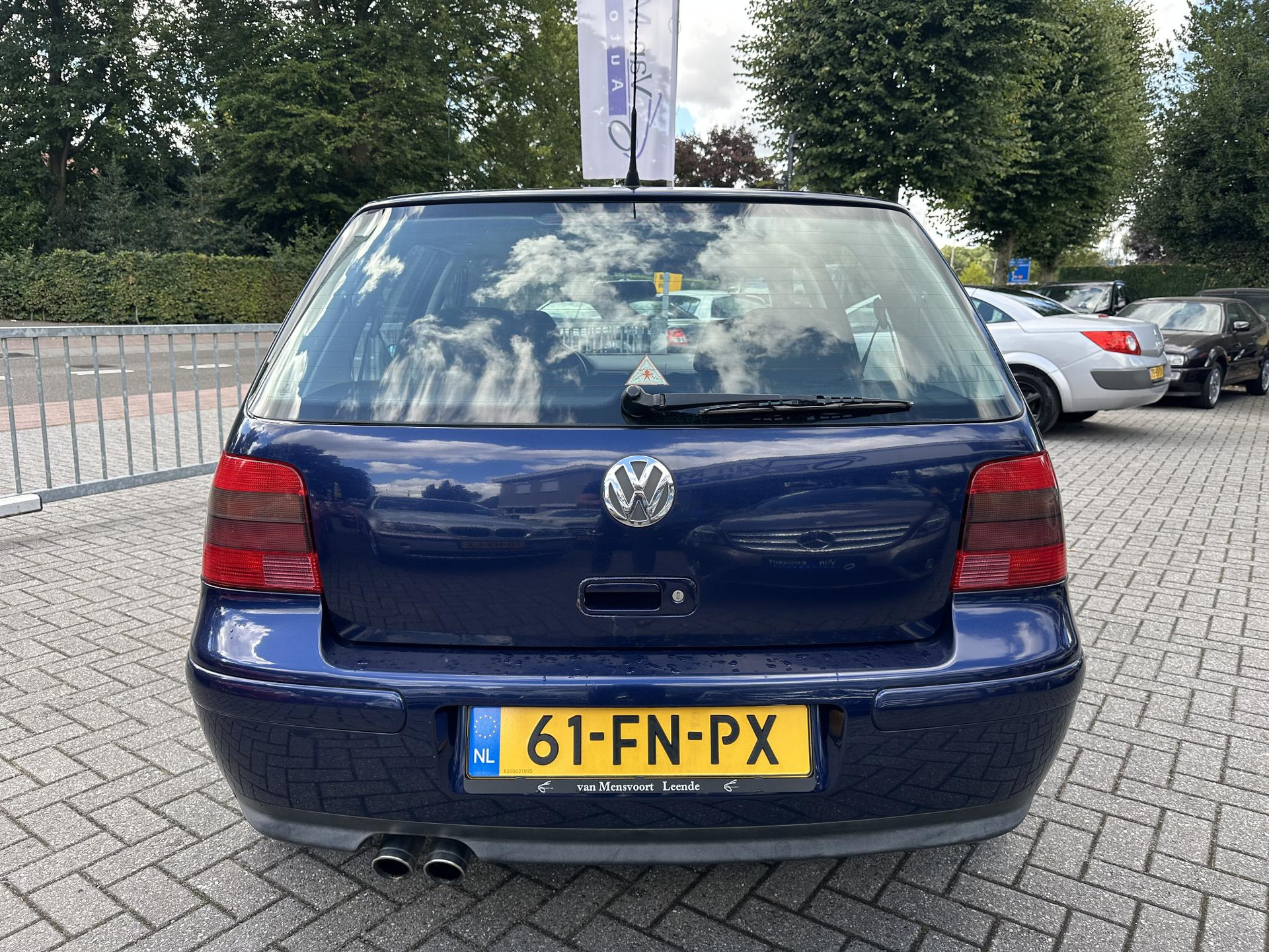 47309845-8.jpg