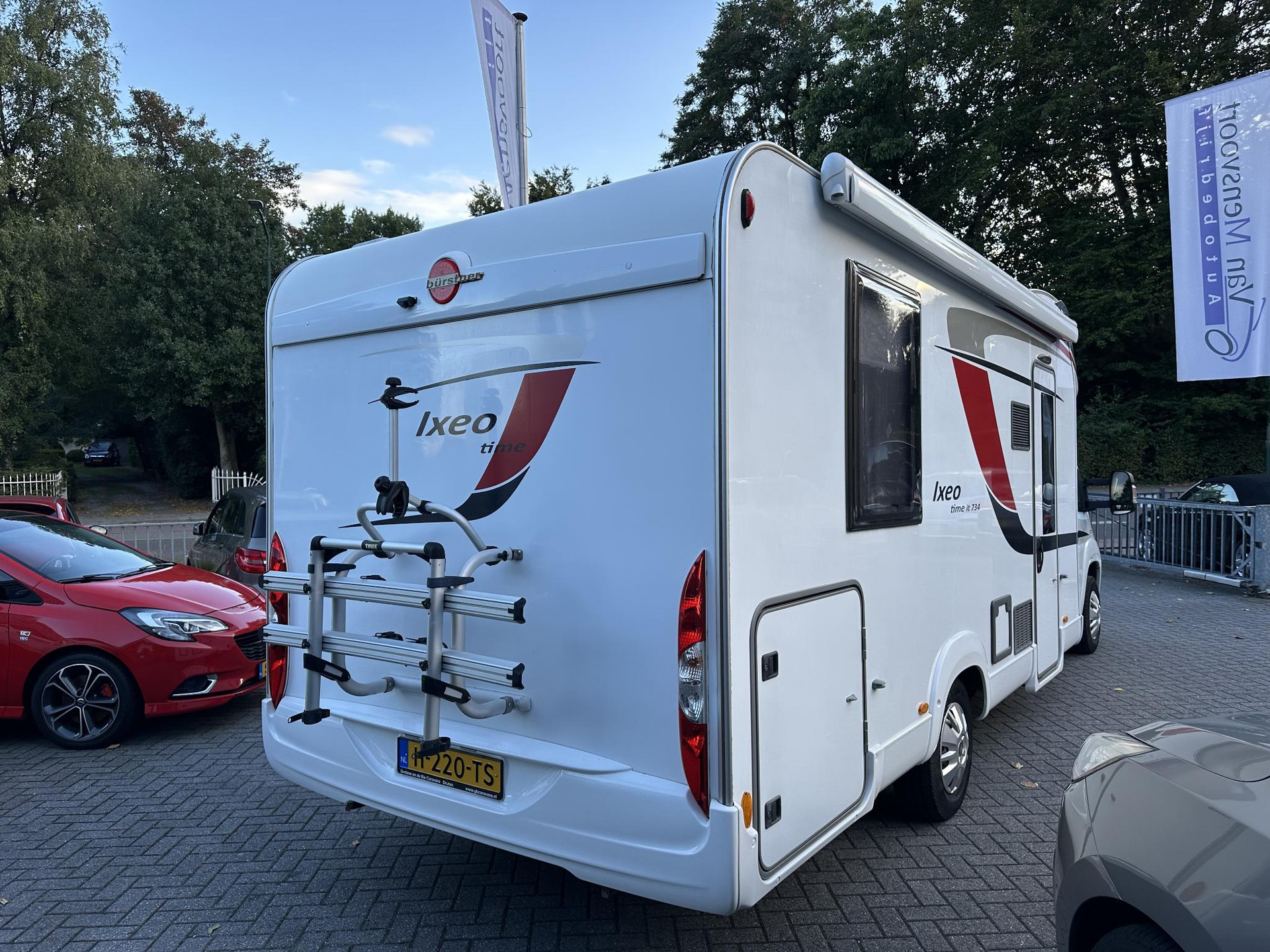 47575957-3.jpg