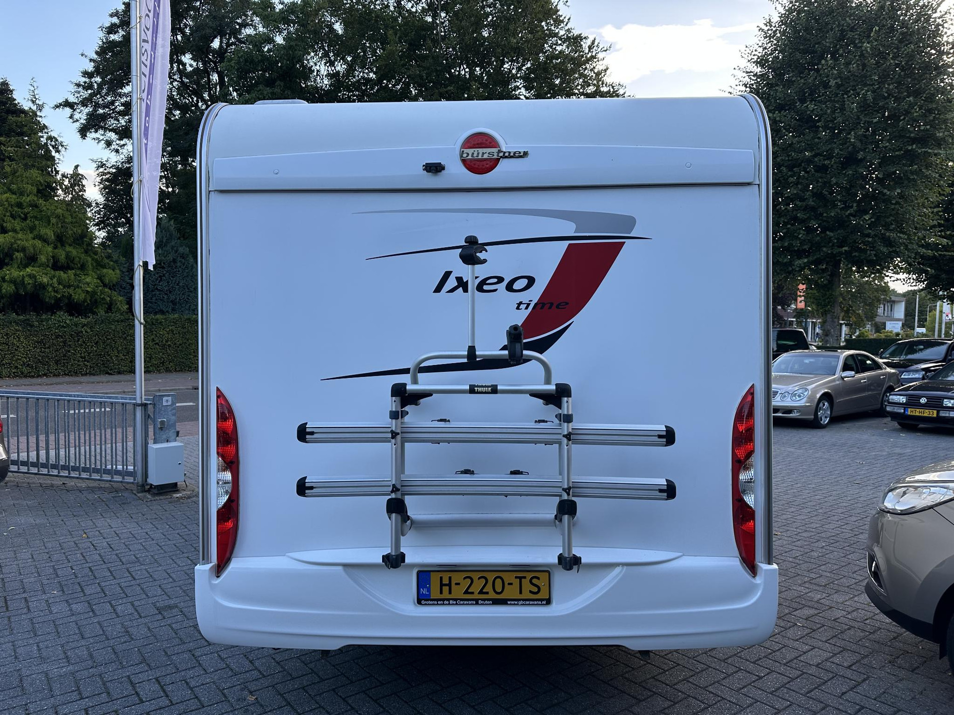 47575957-9.jpg