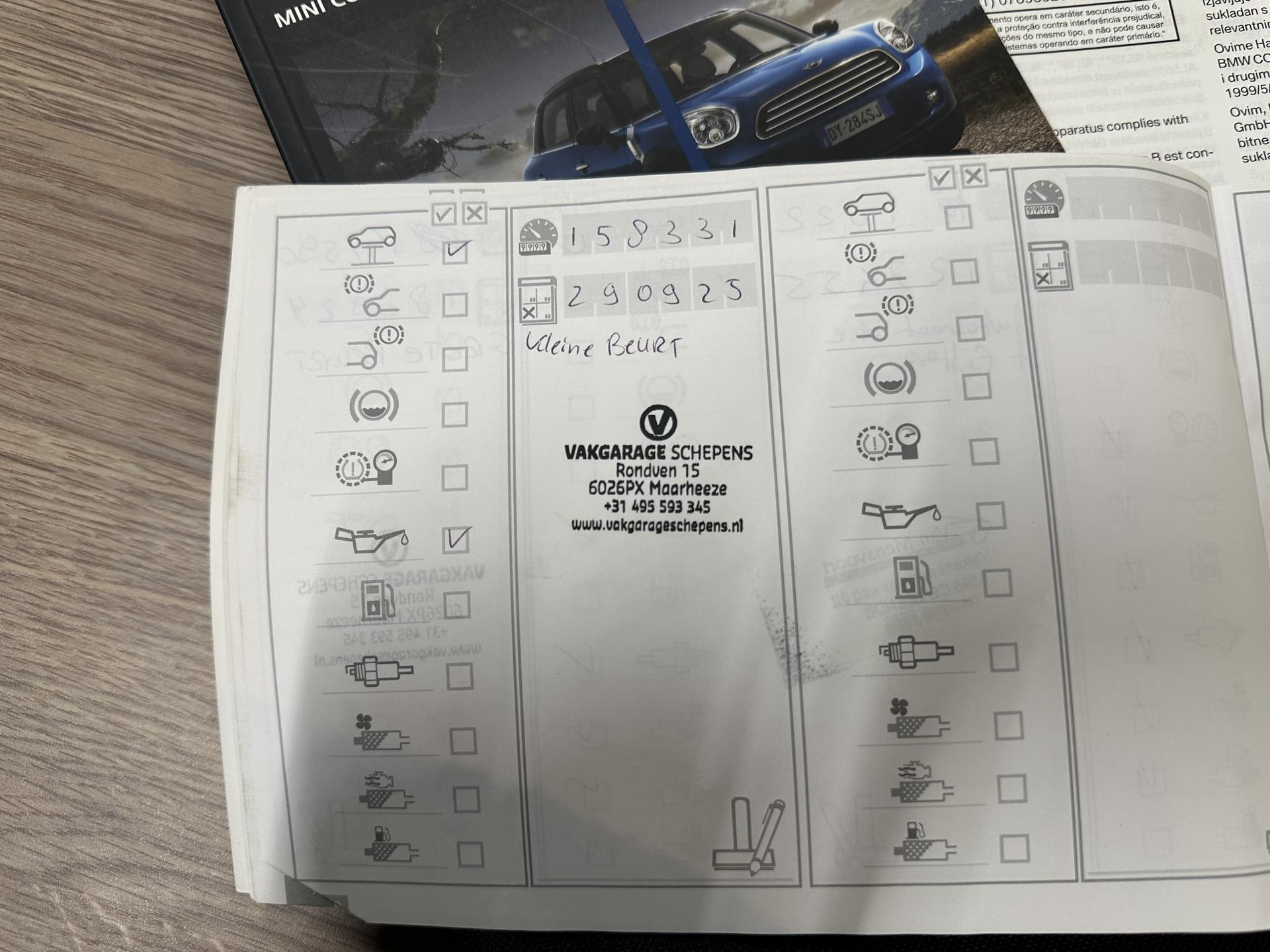 52427609-25.jpg