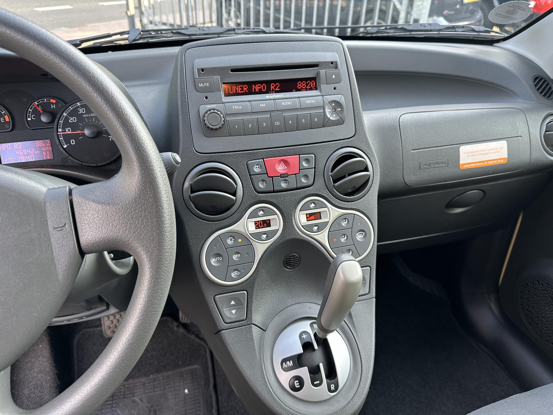 54700611-19.jpg