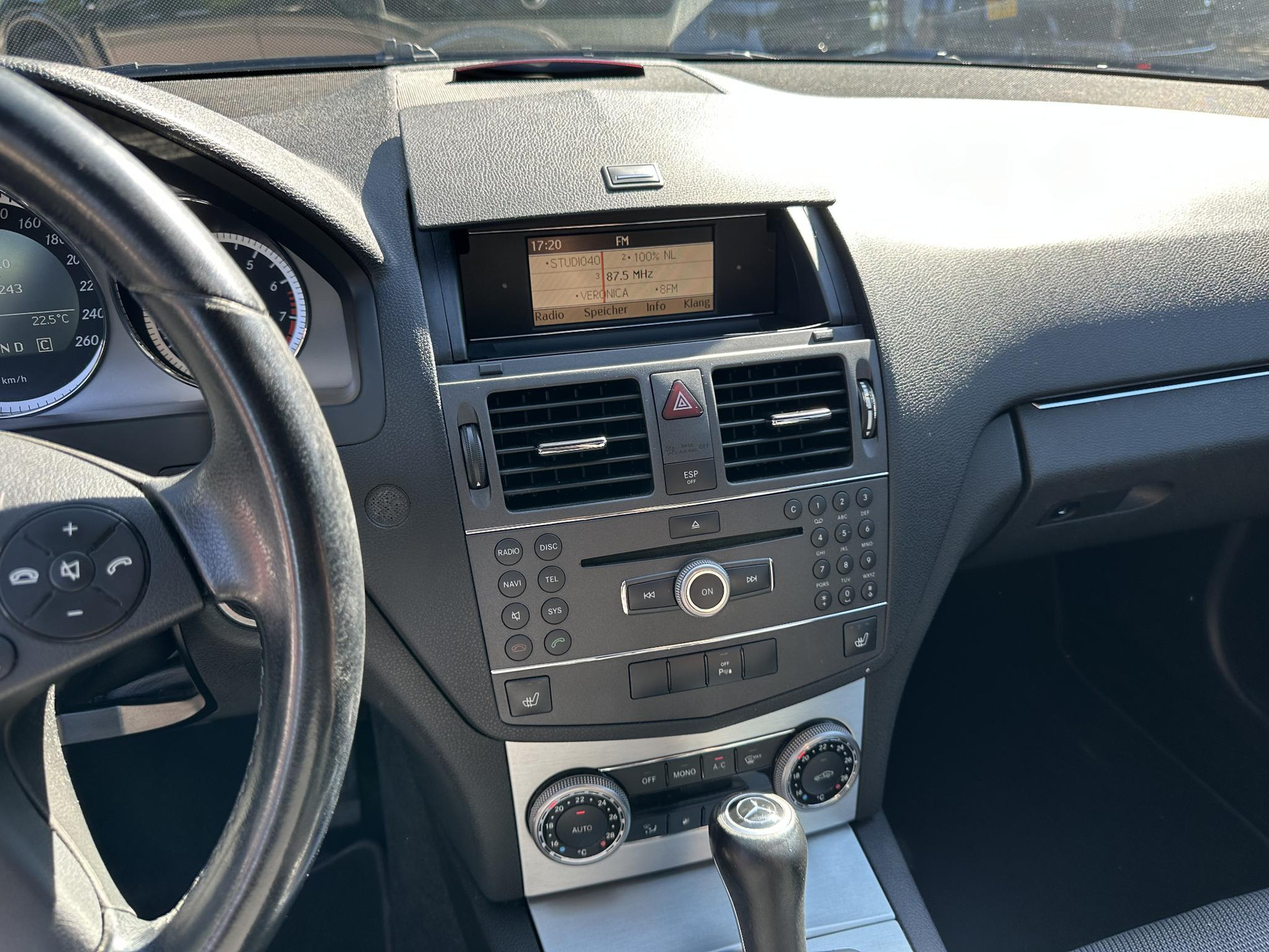 54802827-17.jpg