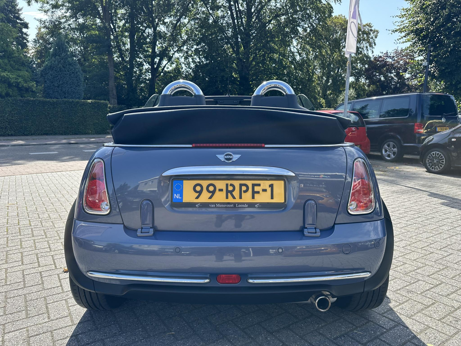 56518454-7.jpg