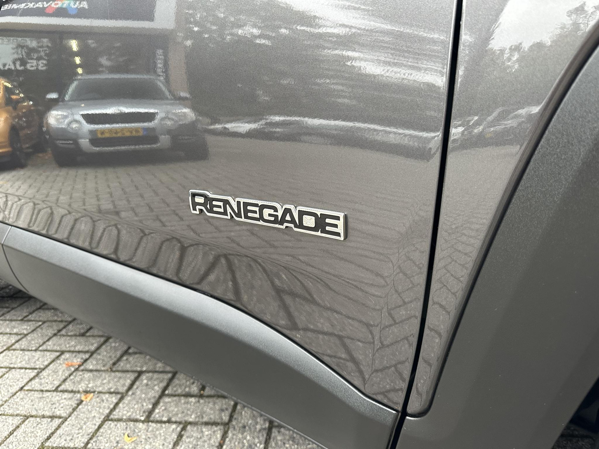 56642724-15.jpg