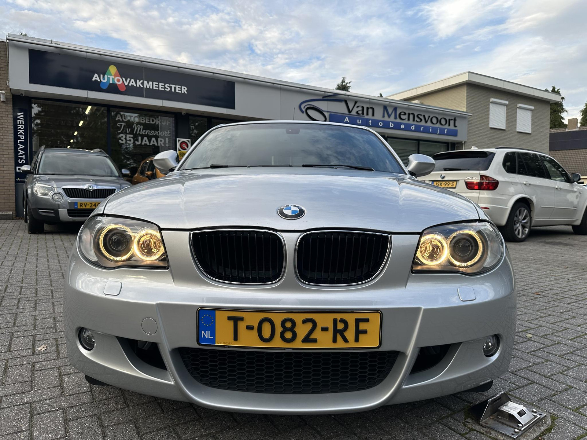 56662942-6.jpg