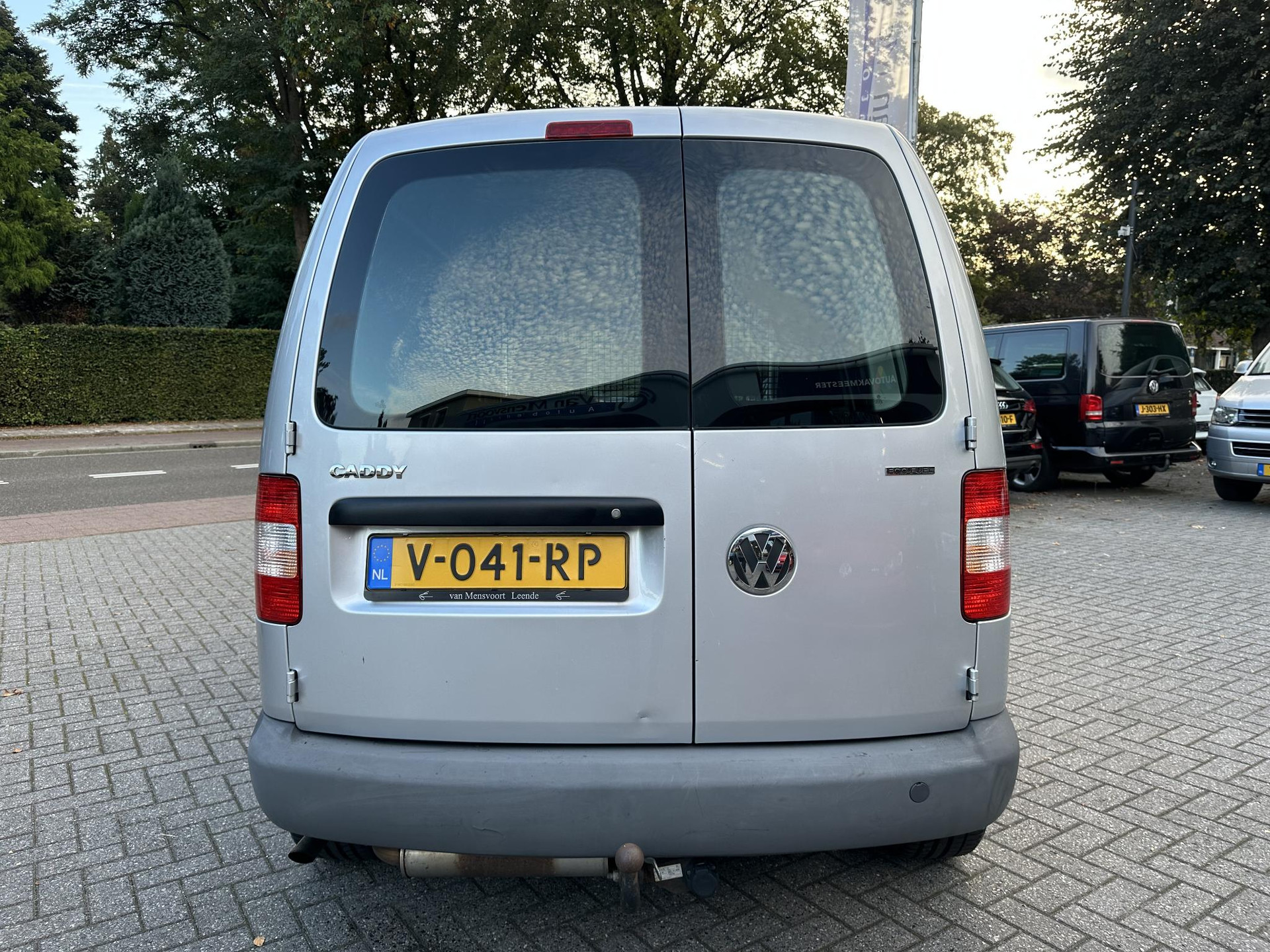 57267438-8.jpg